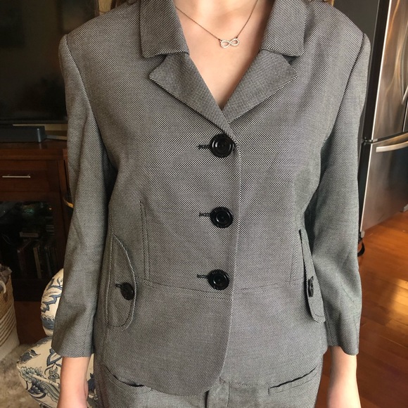 Mexx suit - blazer and pants size 8 - new without tag - Picture 3 of 9